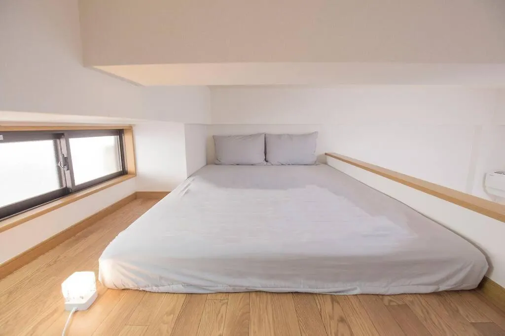閑静な住宅街_暖かく居心地の良いデザイン Yoe-6 Tokyo Japan